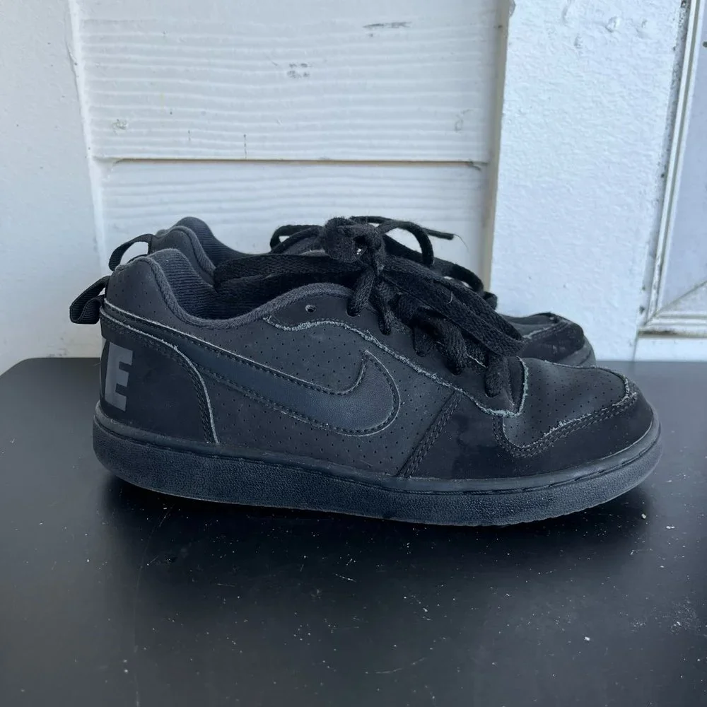 Nike Kids Court Borough Low 2 Grade School Black Shoes Sneakers Size 3.5 - Picture 2 of 12